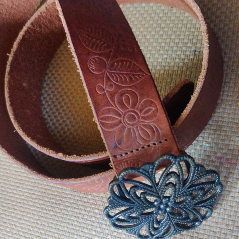 Candies Leather size Large with Buckle